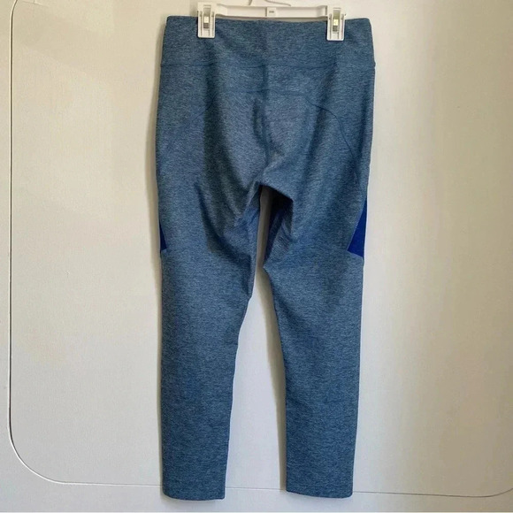 NWOT Outdoor voices two tone warm up cropped capri leggings M - Picture 2 of 3
